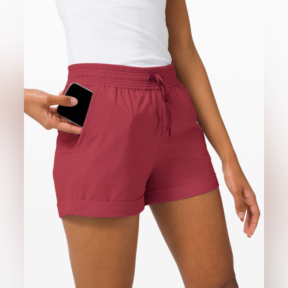 Lululemon Spring Break Away Short *4-way Stretch 3"
Chianti Size 4